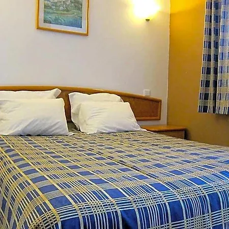 Privada De 7 Quartos,piscina Aquecida,a/c 3*